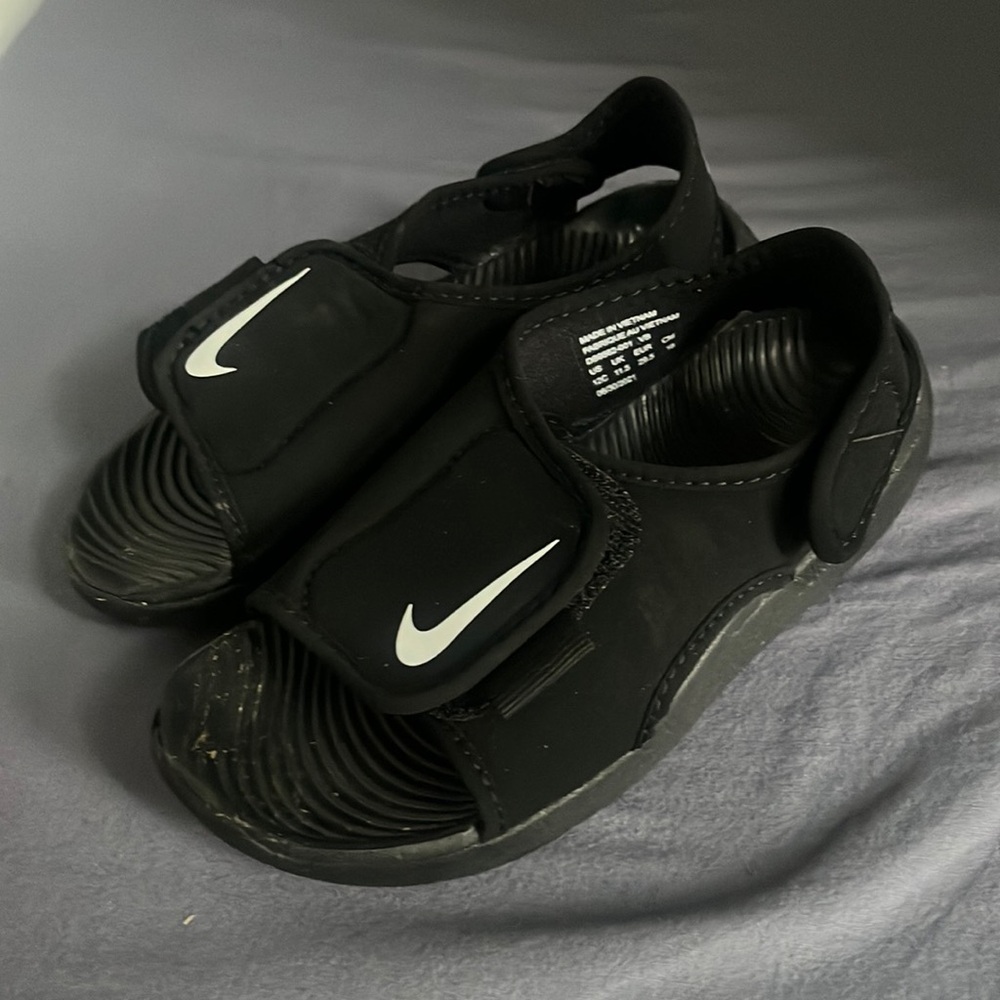 Like new, size 12, toddler sandal
